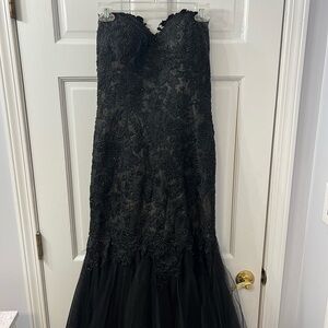 Elegant Black Strapless Lace Gown